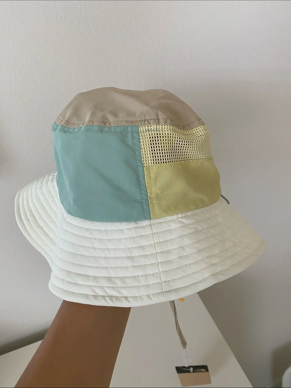 New never worn with tags North Face kids eco mesh bucket hat